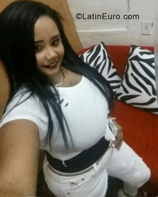 Date this voluptuous Dominican Republic girl Mariela from Santo Domingo DO33388