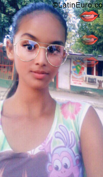 Date this athletic Venezuela girl Valeria from Valencia VE1971