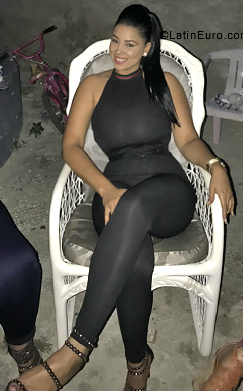 Date this charming Dominican Republic girl Michelle from La Vega DO33431