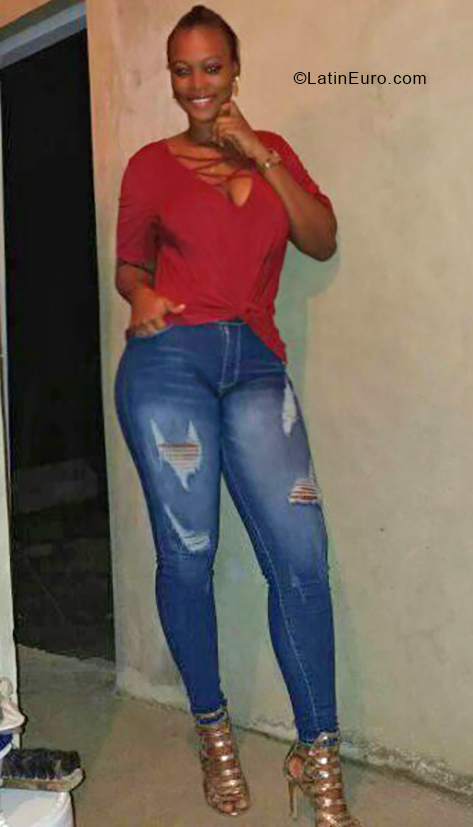 Date this good-looking Dominican Republic girl Michaela from Santiago DO33446