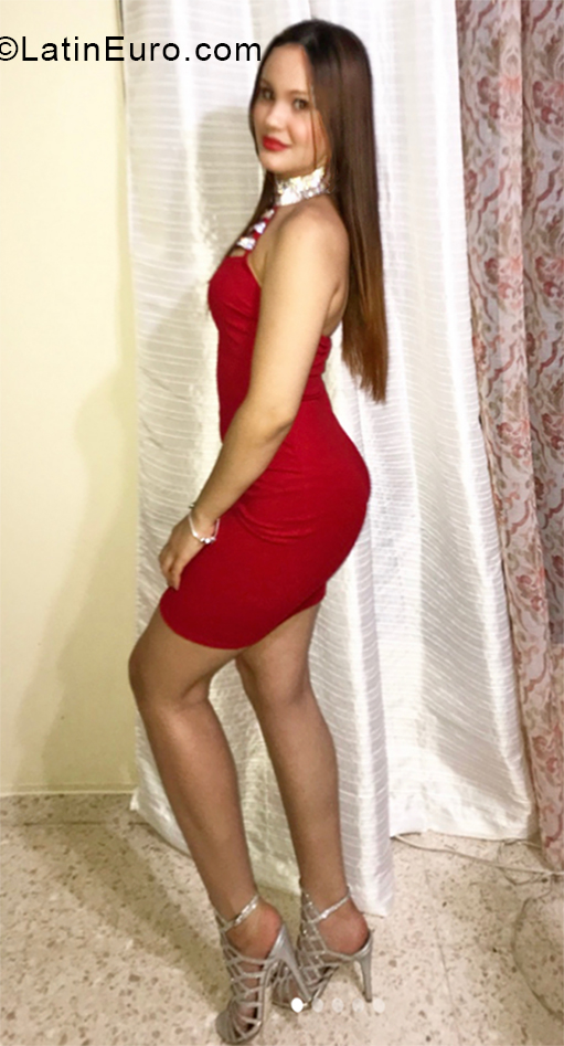 Date this foxy Dominican Republic girl Yamilka from Santiago De Los Caballeros DO33462