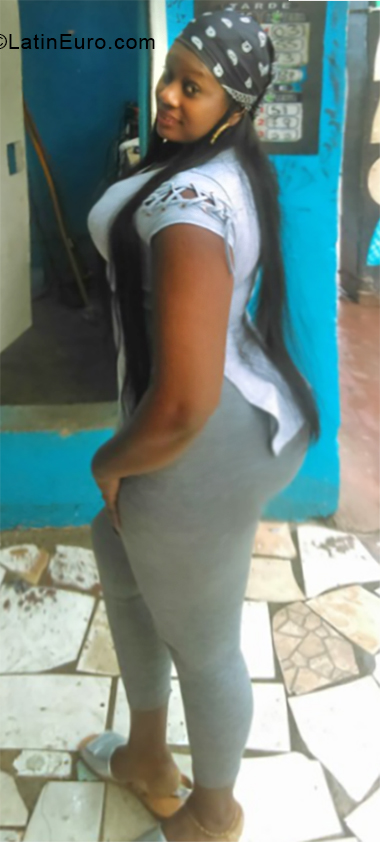 Date this hard body Dominican Republic girl La_morena from Santo Domingo DO33503