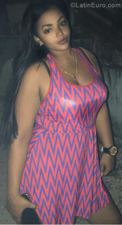 Date this good-looking Dominican Republic girl Sarah from San Pedro De Macoris DO33505