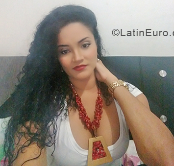 Date this charming Colombia girl Zuleima from Cartagena CO24625