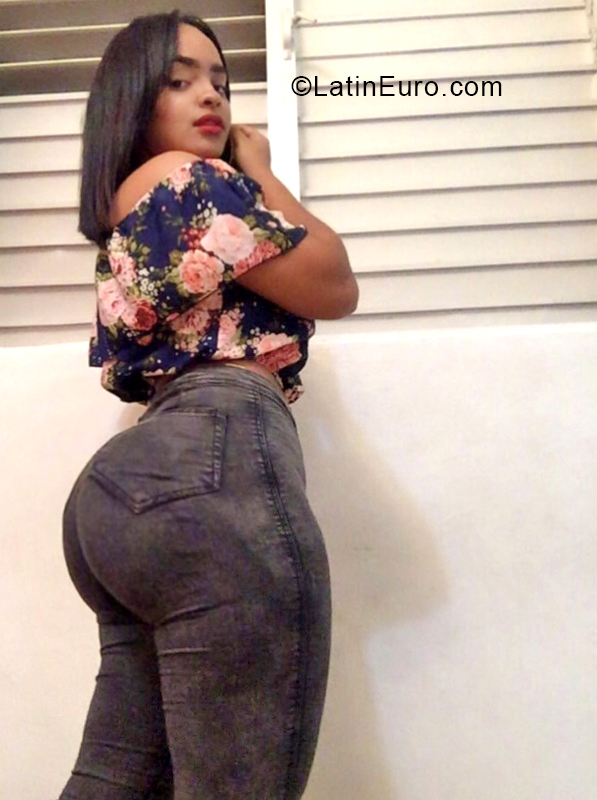 Date this cute Dominican Republic girl Lesly Trujillo from Santo Domingo DO33539