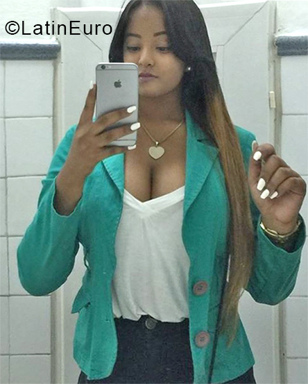 Date this fun Dominican Republic girl Wilka from Santo Domingo DO33540