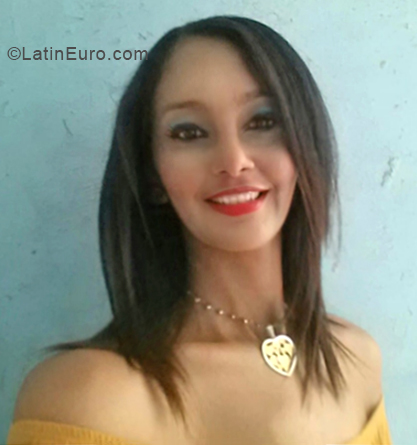 Date this charming Venezuela girl Dayana from Maracaibo VE2020