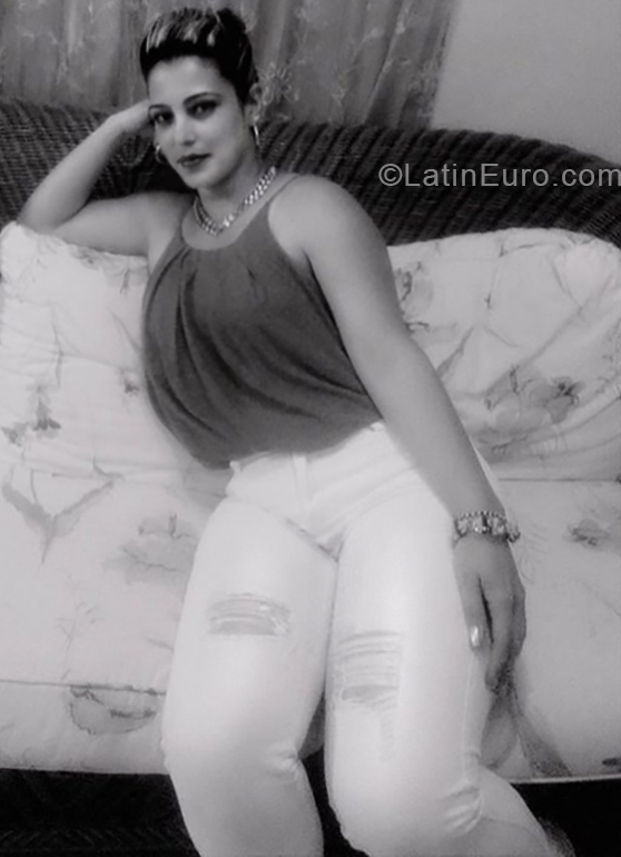 Date this attractive Cuba girl Yanet from Cabaiguan CU442