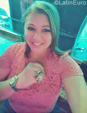 Date this sultry Dominican Republic girl Loreley from Valverde DO33575