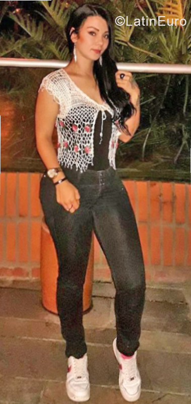 Date this attractive Colombia girl Nata from Medellin CO24663