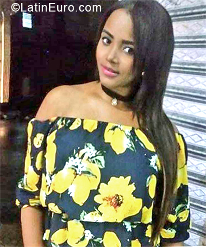 Date this lovely Dominican Republic girl Karo from Nagua DO33607