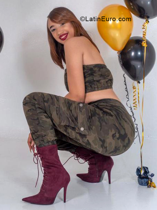 Date this sensual Dominican Republic girl Celina from Santo Domingo DO33668