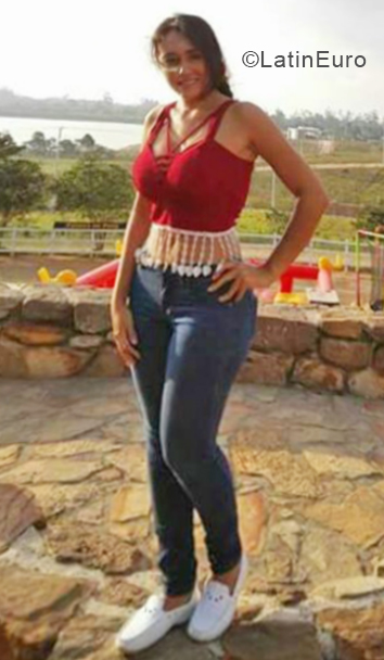 Date this athletic Colombia girl Fabiana from Bucaramanga CO24730