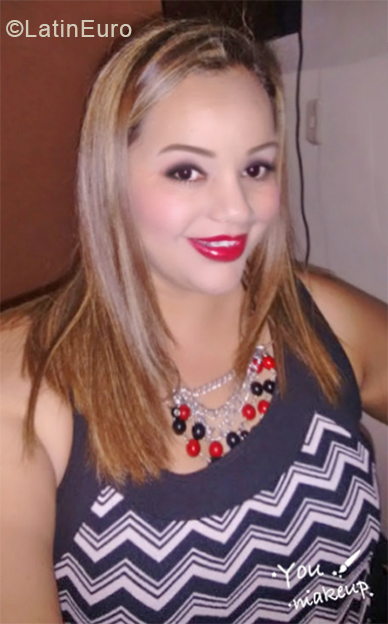 Date this gorgeous Colombia girl Luz from Medellín VE2080