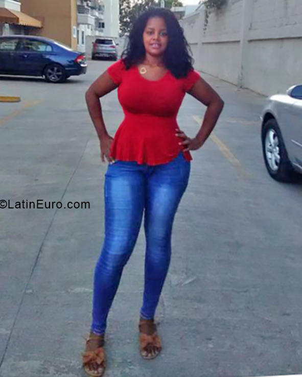 Date this voluptuous Dominican Republic girl Carolina from Santo Domingo DO34231