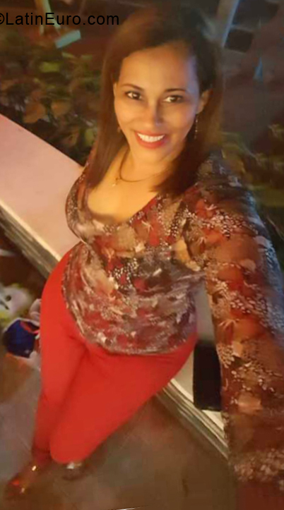 Date this pretty Dominican Republic girl Vicri from Santiago De Los Caballeros DO33780