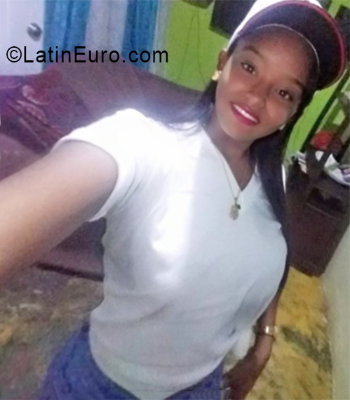 Date this delightful Dominican Republic girl Alina from Santo Domingo DO33783