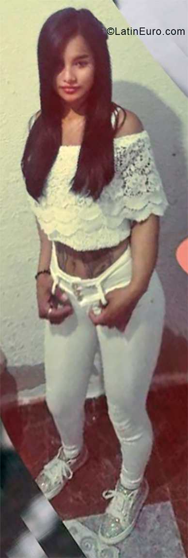 Date this athletic Colombia girl Yuliana from Bogota CO24784