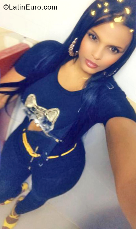 Date this passionate Dominican Republic girl Kaurenis from Santo Domingo DO33863