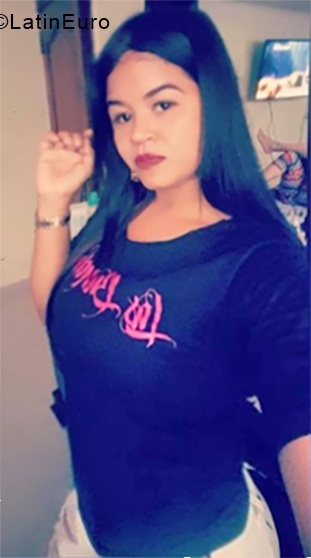 Date this happy Dominican Republic girl Emeli from Santo Domingo DO33874