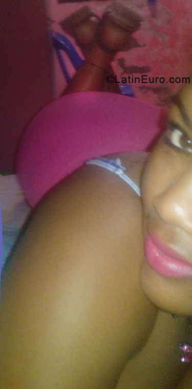 Date this sensual Dominican Republic girl Rosalyn from Santo Domingo DO33917