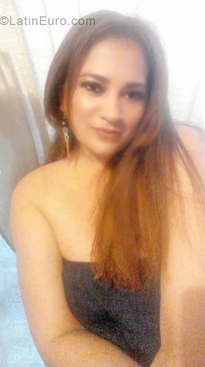 Date this charming Colombia girl Elsa from Bogota CO24832