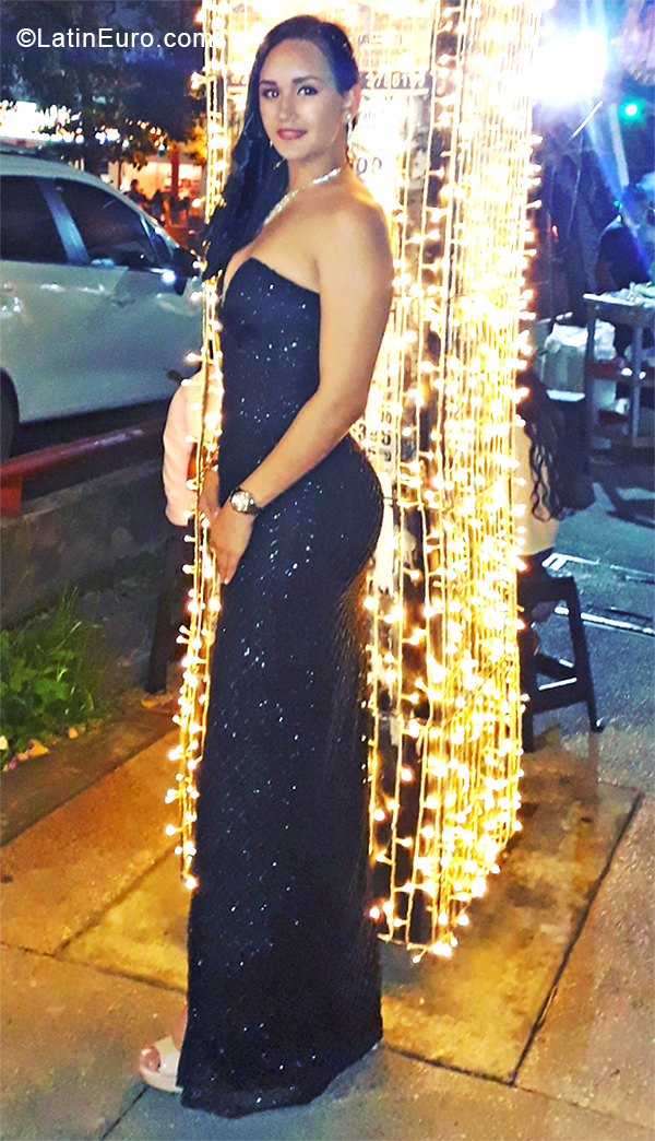 Date this beautiful Colombia girl Dayana from Cali CO24833