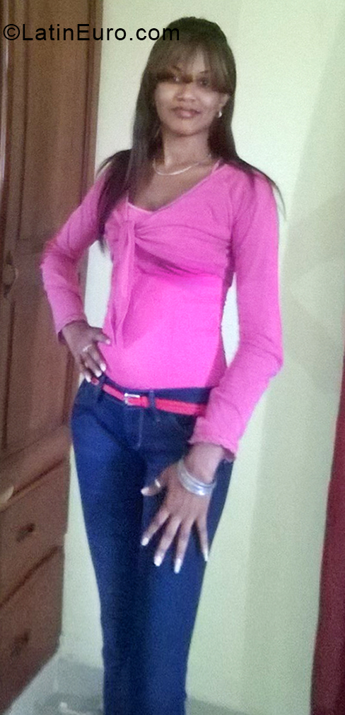 Date this charming Dominican Republic girl Lisbet from Santo Domingo DO33955