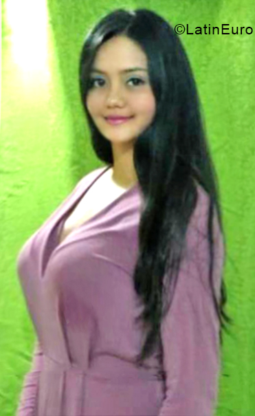 Date this voluptuous Colombia girl Nicolle from Bucaramanga CO24866