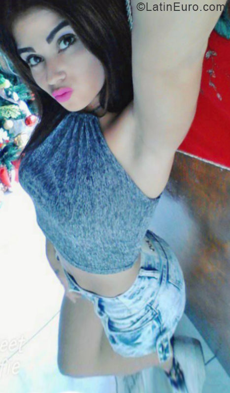 Date this gorgeous Venezuela girl Alexandra from Libertador VE2134