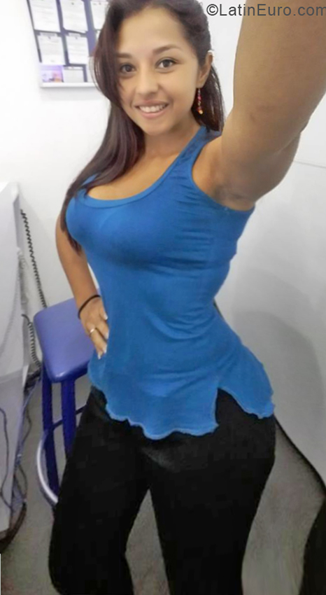 Date this voluptuous Venezuela girl Isabella from Caracas VE2135