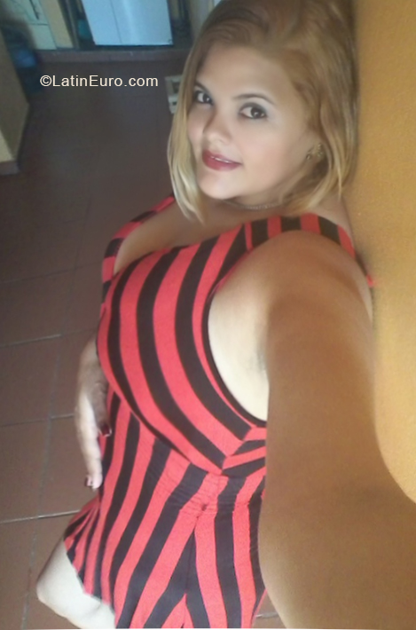 Date this hard body Dominican Republic girl Yudith from Santo Domingo Este DO34015