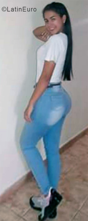 Date this passionate Venezuela girl Melanni Gil from Caracas VE2143