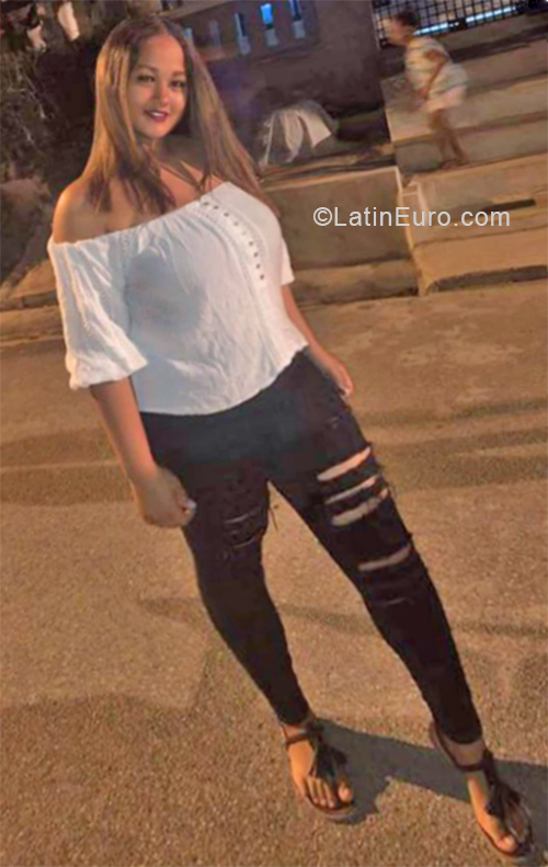 Date this nice looking Dominican Republic girl Carolyn from Puerto Plata DO34032