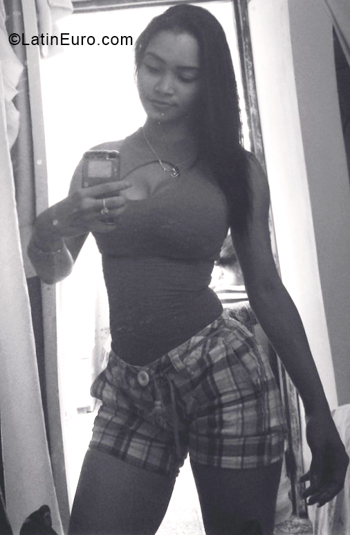 Date this tall Dominican Republic girl Flor from Santo Domingo DO34230