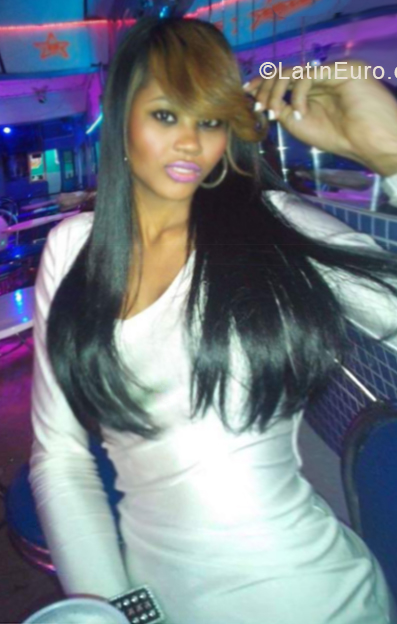 Date this good-looking Dominican Republic girl Nicki from Santo Domingo DO34053