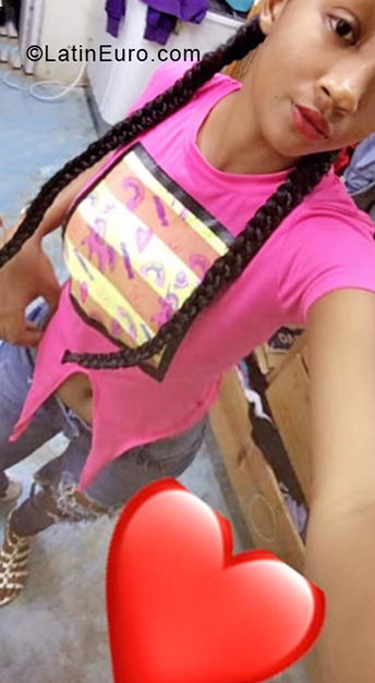 Date this delightful Dominican Republic girl Danylis from San Pedro De Macoris DO34063