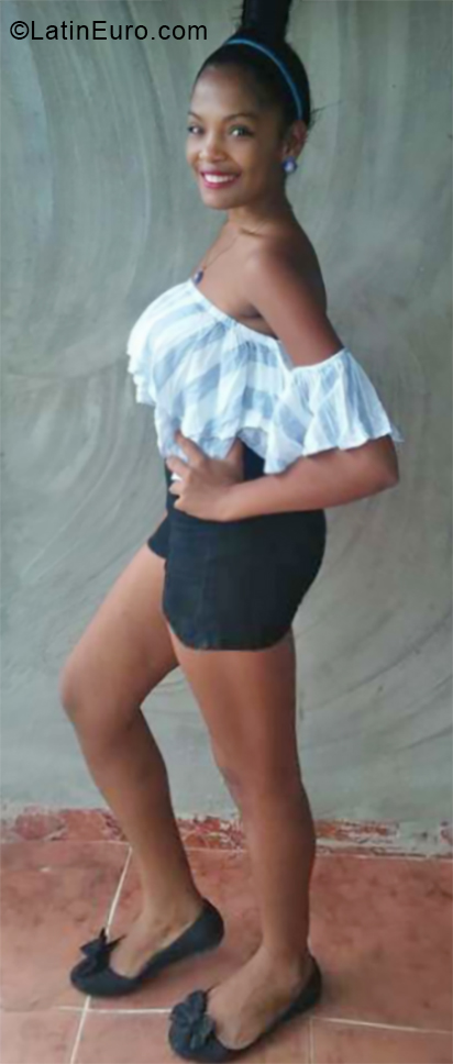 Date this georgeous Dominican Republic girl Rosa from Hato Mayor Del Rey DO34092