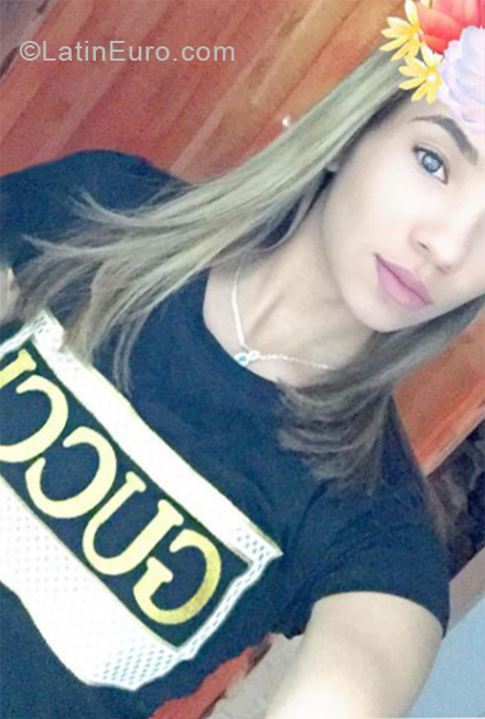 Date this charming Dominican Republic girl Jatna from Santo Domingo DO34121