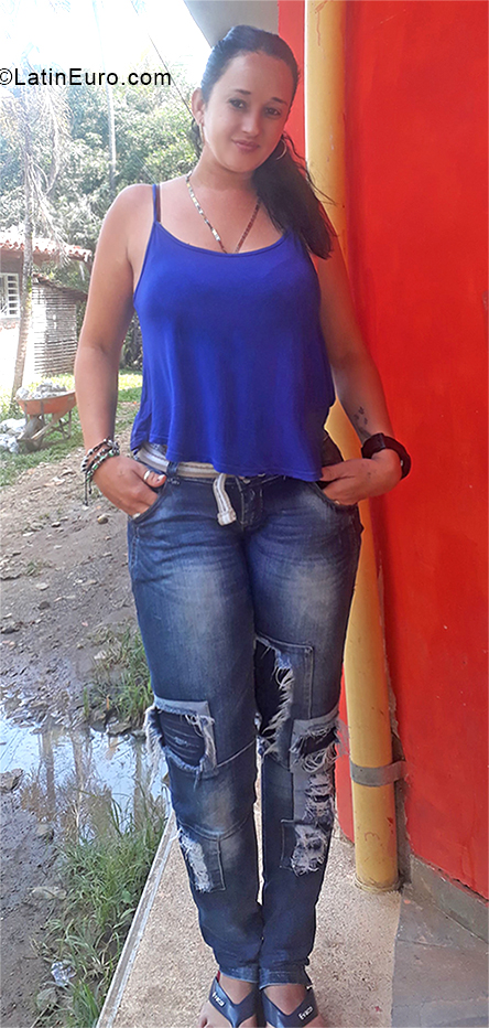 Date this pretty Colombia girl Marcela from Cali CO24995