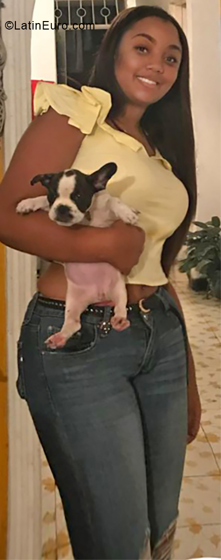 Date this gorgeous Colombia girl Erika from Cali CO24999