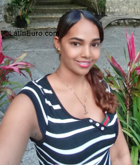 Date this nice looking Dominican Republic girl Yuli from Samana DO34139