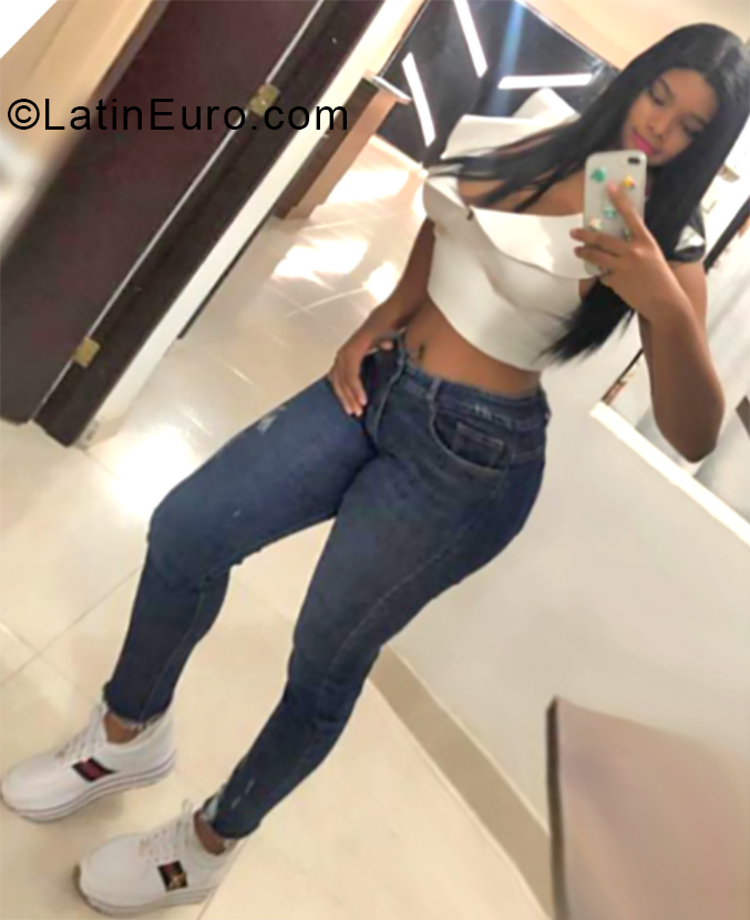 Date this athletic Colombia girl Aineha from Cali CO25006