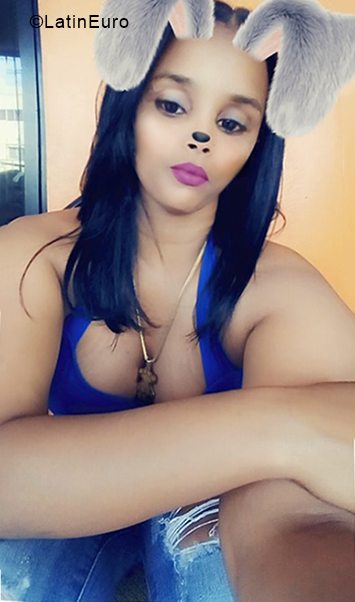 Date this georgeous Dominican Republic girl Nairoby from La Vega DO34177