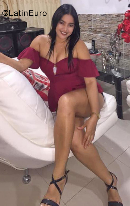 Date this young Colombia girl Berta from Barranquilla CO25101