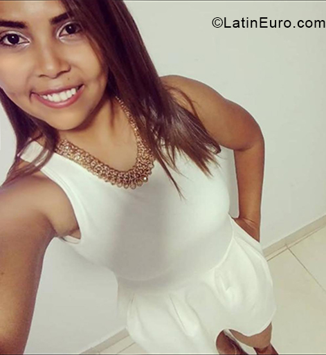 Date this foxy Colombia girl Colombiana from Bogota CO25104