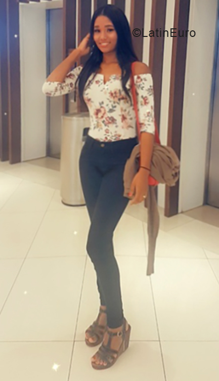 Date this exotic Dominican Republic girl Isa from Santo Domingo DO34314