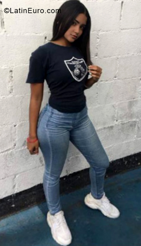 Date this passionate Venezuela girl Lucia from Miranda VE2228