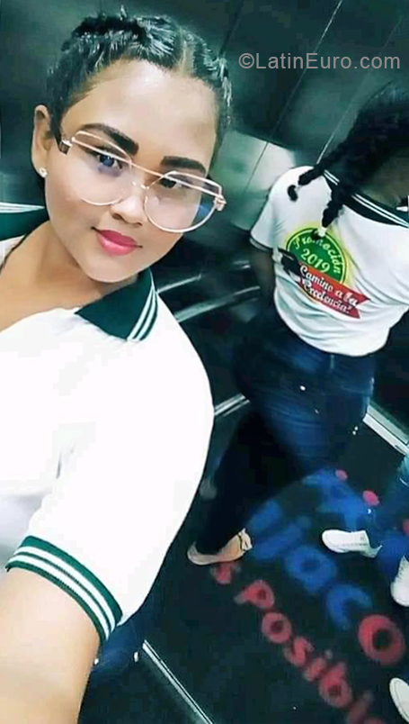 Date this funny Colombia girl Yerle from Barranquilla CO25128