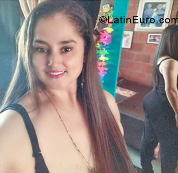 Date this pretty Dominican Republic girl Angela from Cali DO34365